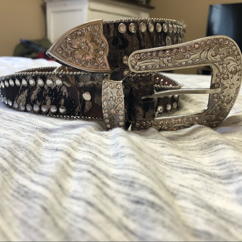 Women’s camo diamond belt